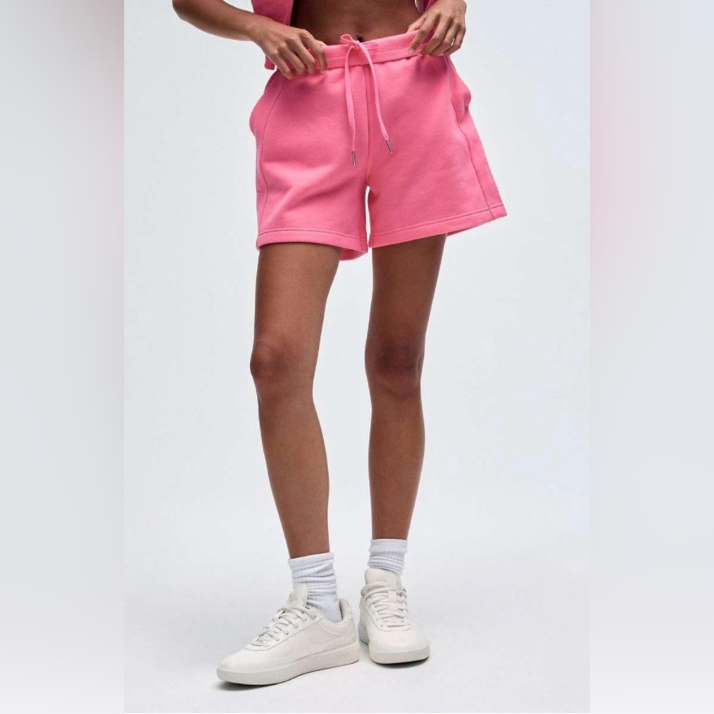 044 Lululemon Scuba High-Rise Short 5"